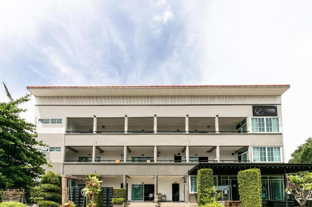 Oyo 75305 T Park Pak Chong Hotel Mu Si Buitenkant foto