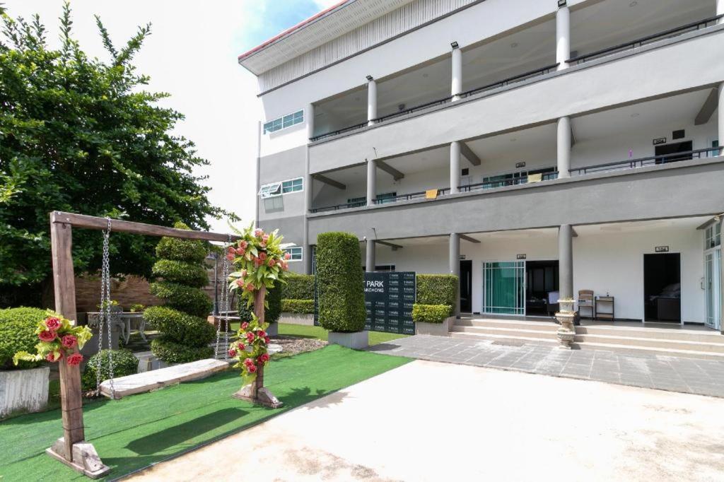 Oyo 75305 T Park Pak Chong Hotel Mu Si Buitenkant foto
