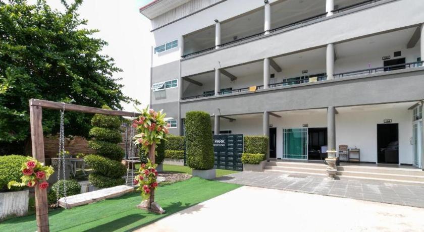 Oyo 75305 T Park Pak Chong Hotel Mu Si Buitenkant foto